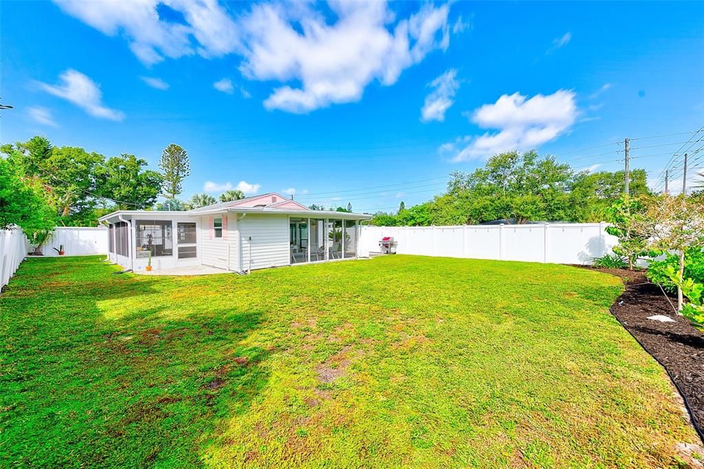 合同活跃: $450,000 (2 贝兹, 3 浴室, 1171 平方英尺)