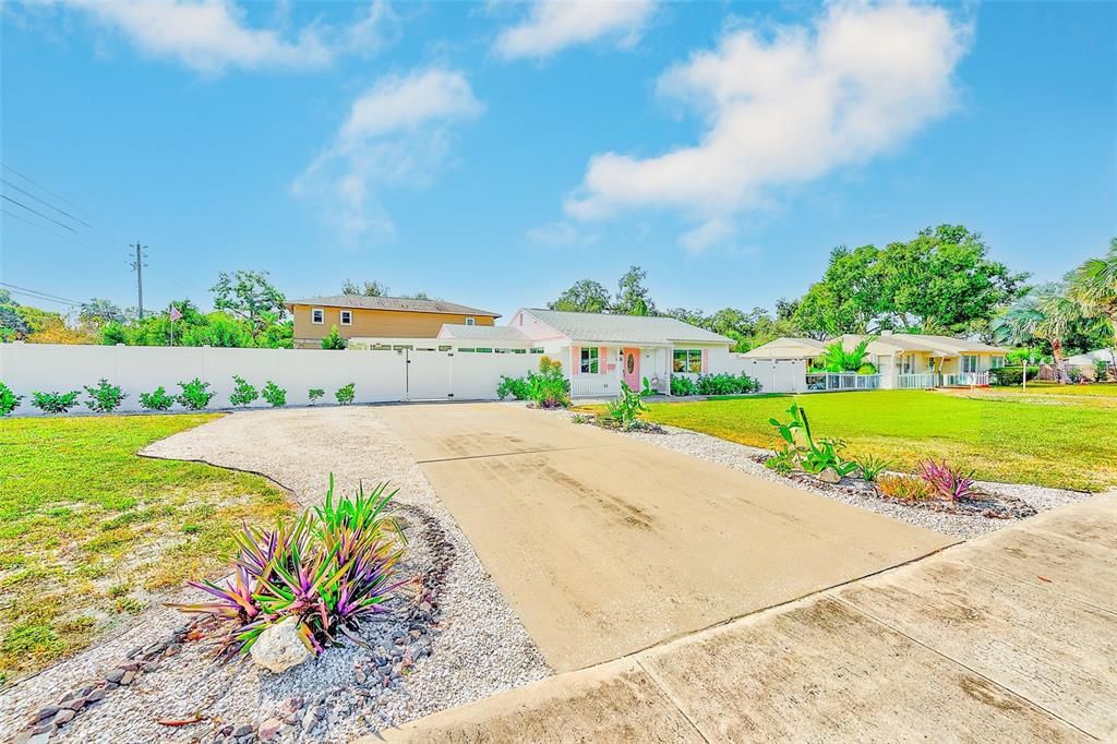 合同活跃: $450,000 (2 贝兹, 3 浴室, 1171 平方英尺)