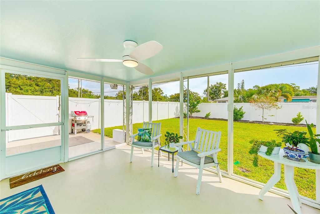 合同活跃: $450,000 (2 贝兹, 3 浴室, 1171 平方英尺)