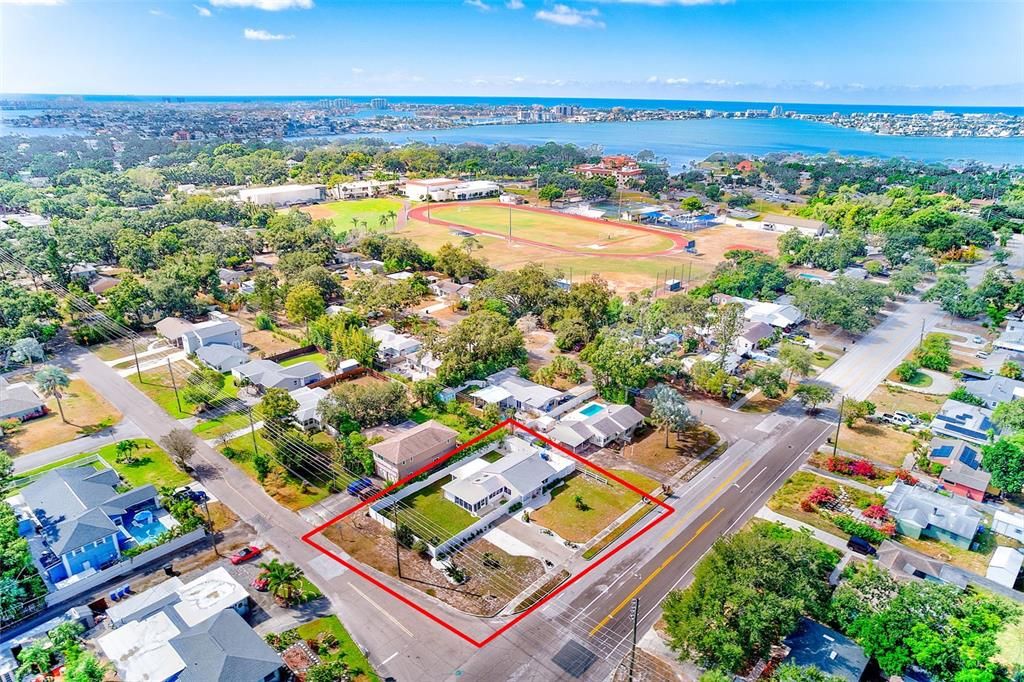 合同活跃: $450,000 (2 贝兹, 3 浴室, 1171 平方英尺)