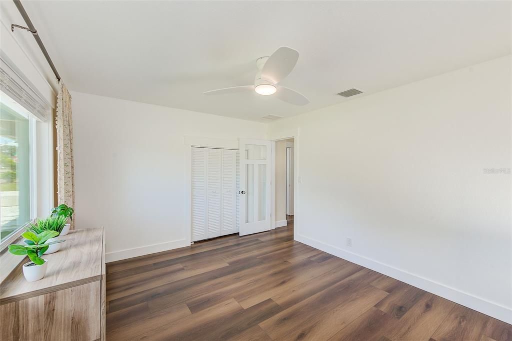 合同活跃: $450,000 (2 贝兹, 3 浴室, 1171 平方英尺)