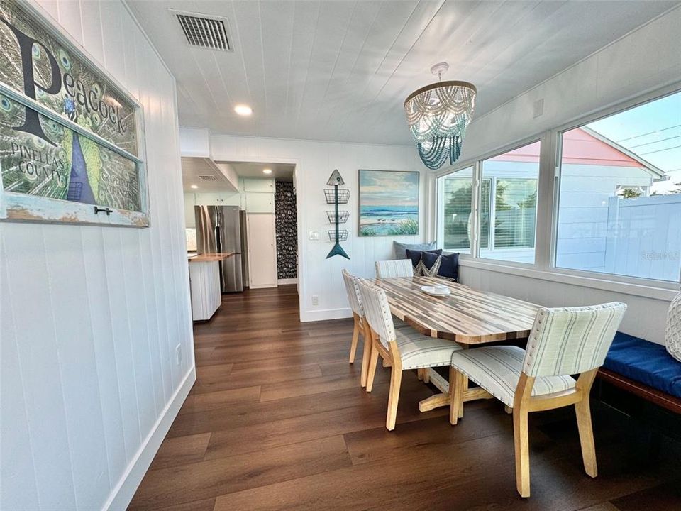 合同活跃: $450,000 (2 贝兹, 3 浴室, 1171 平方英尺)