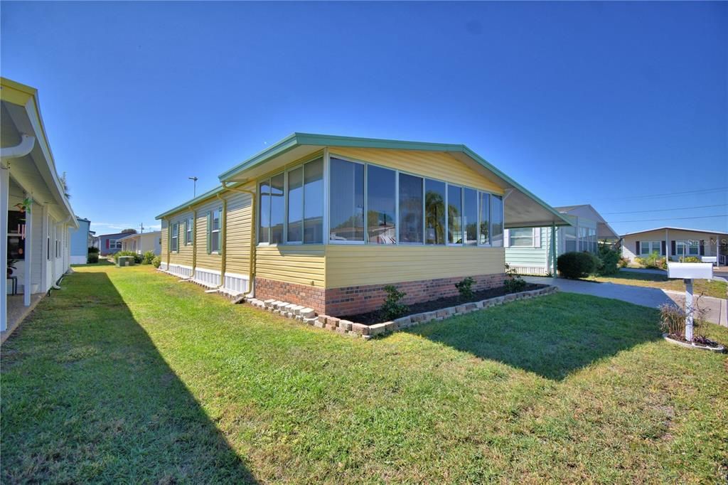 For Sale: $117,000 (2 beds, 2 baths, 1256 Square Feet)