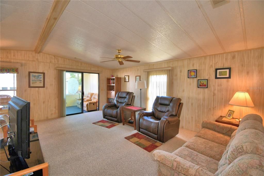 For Sale: $117,000 (2 beds, 2 baths, 1256 Square Feet)