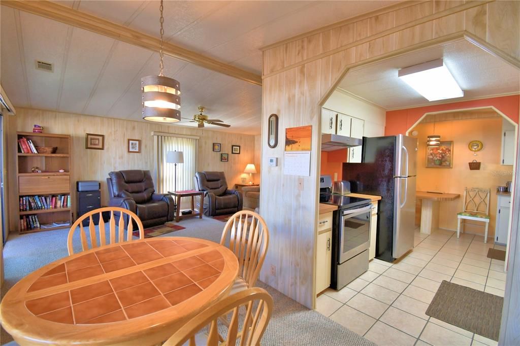 For Sale: $117,000 (2 beds, 2 baths, 1256 Square Feet)