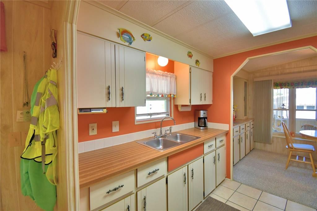 For Sale: $117,000 (2 beds, 2 baths, 1256 Square Feet)