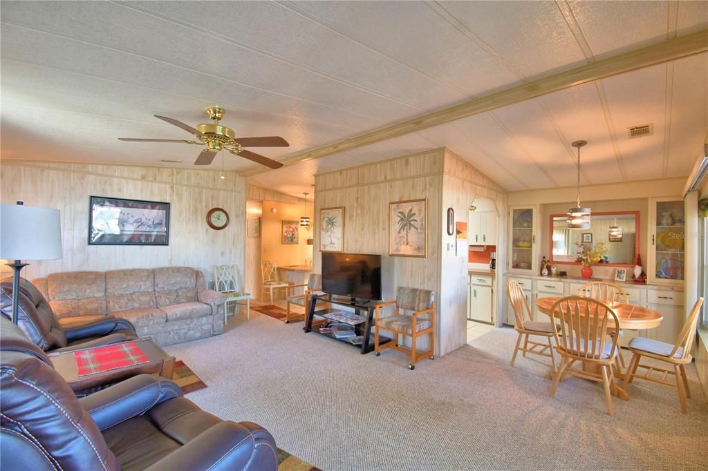 For Sale: $117,000 (2 beds, 2 baths, 1256 Square Feet)