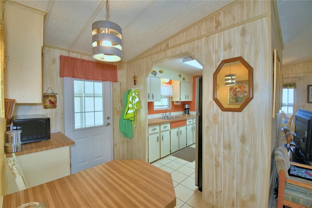 For Sale: $117,000 (2 beds, 2 baths, 1256 Square Feet)