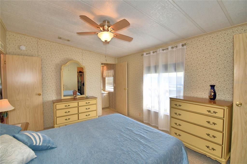 For Sale: $117,000 (2 beds, 2 baths, 1256 Square Feet)