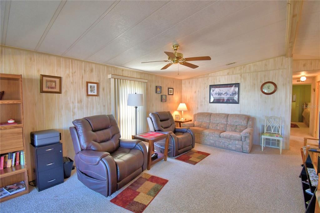 For Sale: $117,000 (2 beds, 2 baths, 1256 Square Feet)