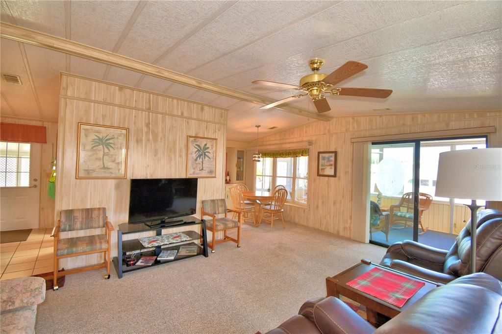 For Sale: $117,000 (2 beds, 2 baths, 1256 Square Feet)