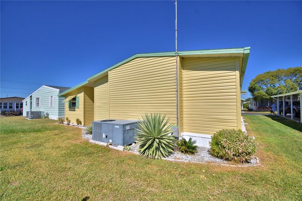 For Sale: $117,000 (2 beds, 2 baths, 1256 Square Feet)