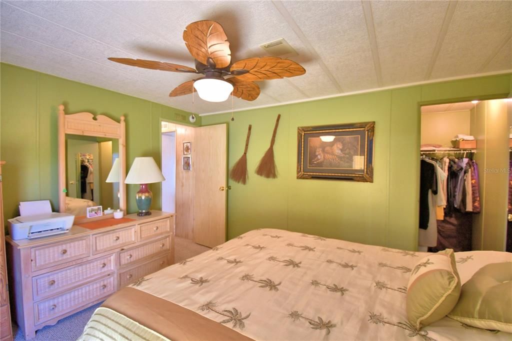 For Sale: $117,000 (2 beds, 2 baths, 1256 Square Feet)