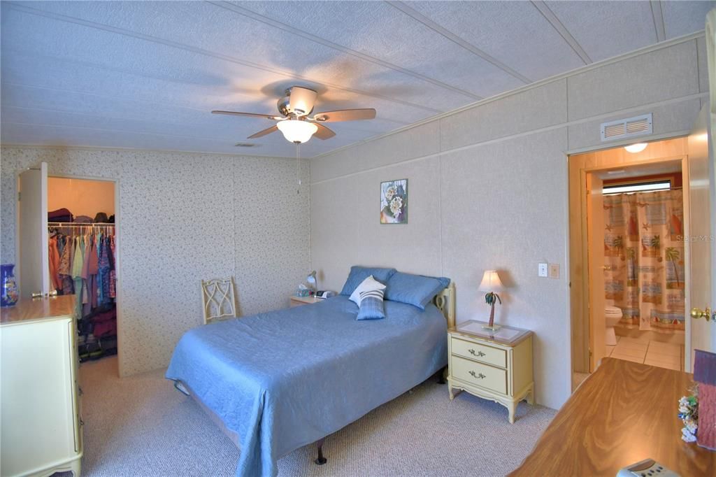 For Sale: $117,000 (2 beds, 2 baths, 1256 Square Feet)