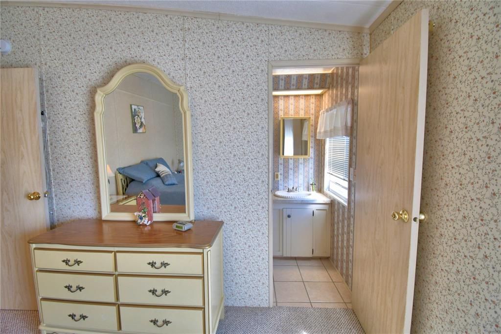 For Sale: $117,000 (2 beds, 2 baths, 1256 Square Feet)