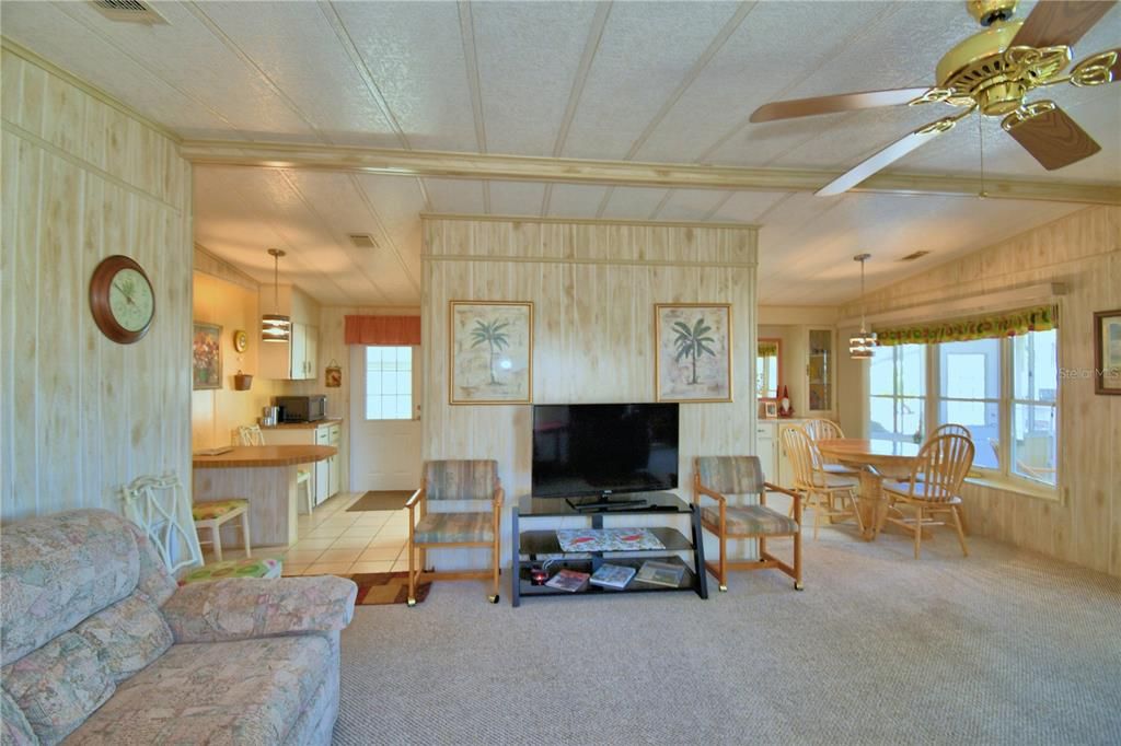 For Sale: $117,000 (2 beds, 2 baths, 1256 Square Feet)