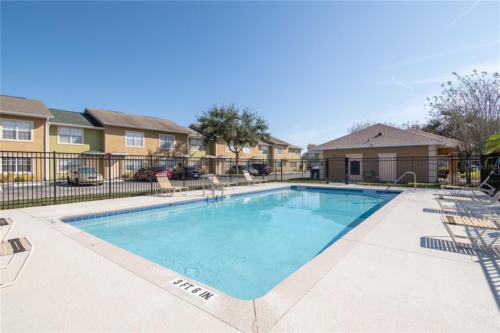 For Sale: $229,900 (2 beds, 1 baths, 960 Square Feet)