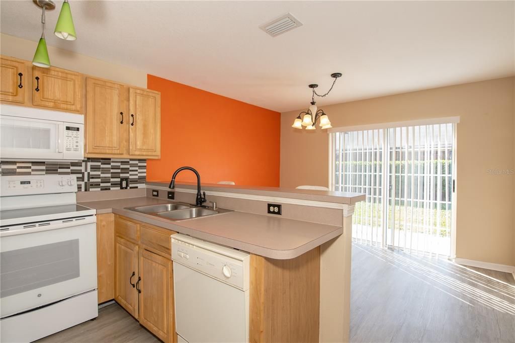 For Sale: $229,900 (2 beds, 1 baths, 960 Square Feet)