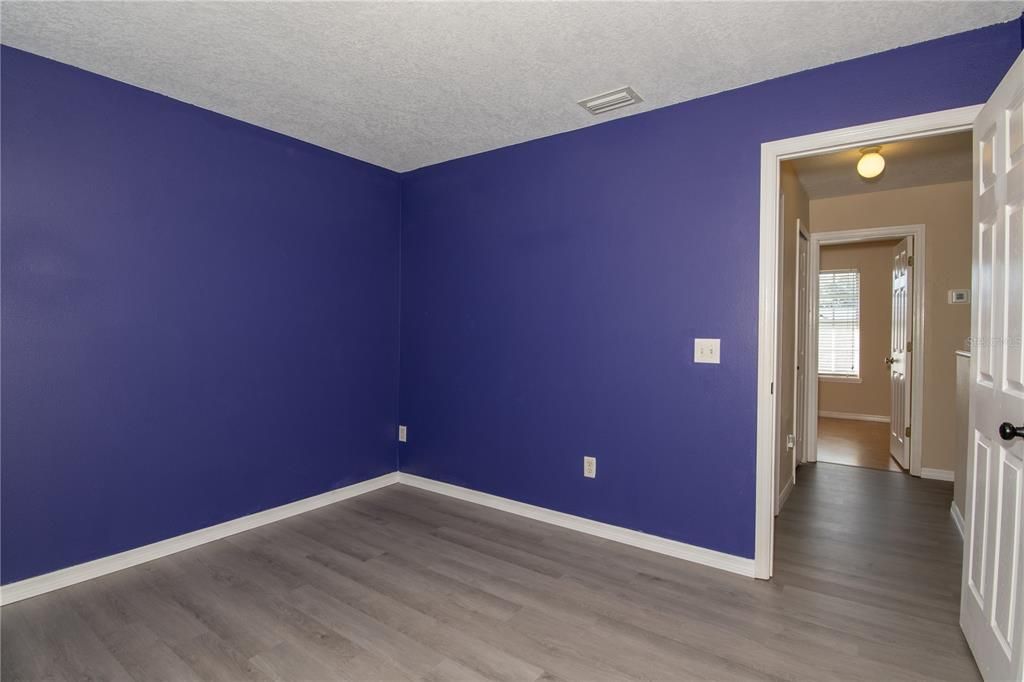 For Sale: $229,900 (2 beds, 1 baths, 960 Square Feet)