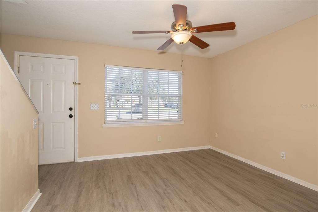 For Sale: $229,900 (2 beds, 1 baths, 960 Square Feet)