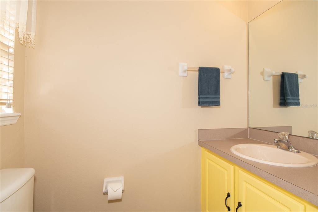 For Sale: $229,900 (2 beds, 1 baths, 960 Square Feet)