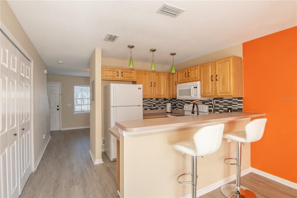 For Sale: $229,900 (2 beds, 1 baths, 960 Square Feet)