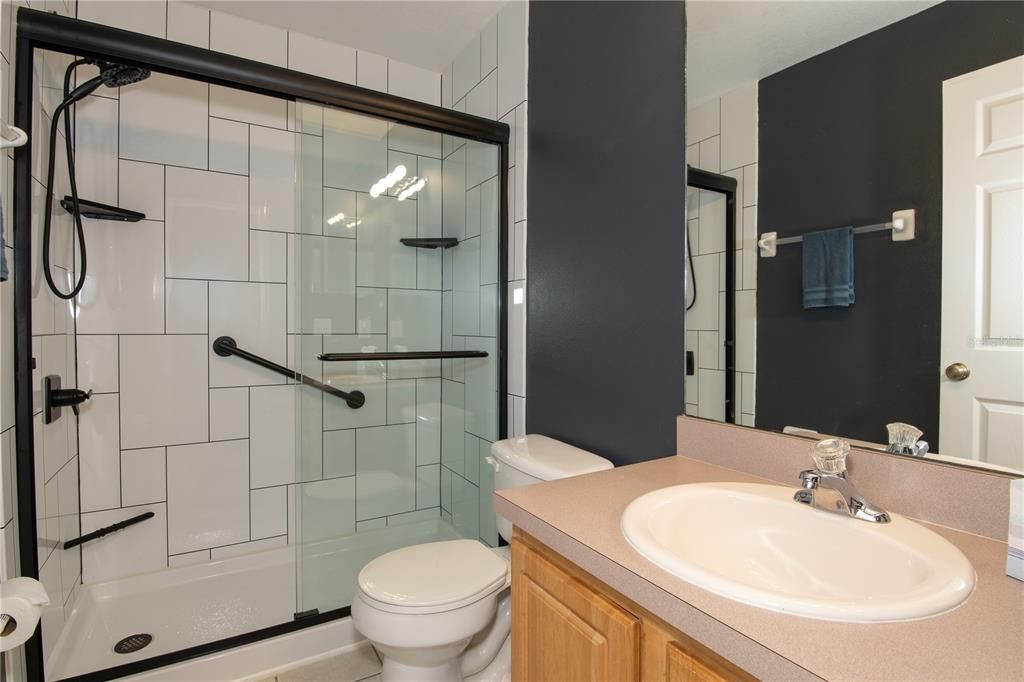 For Sale: $229,900 (2 beds, 1 baths, 960 Square Feet)