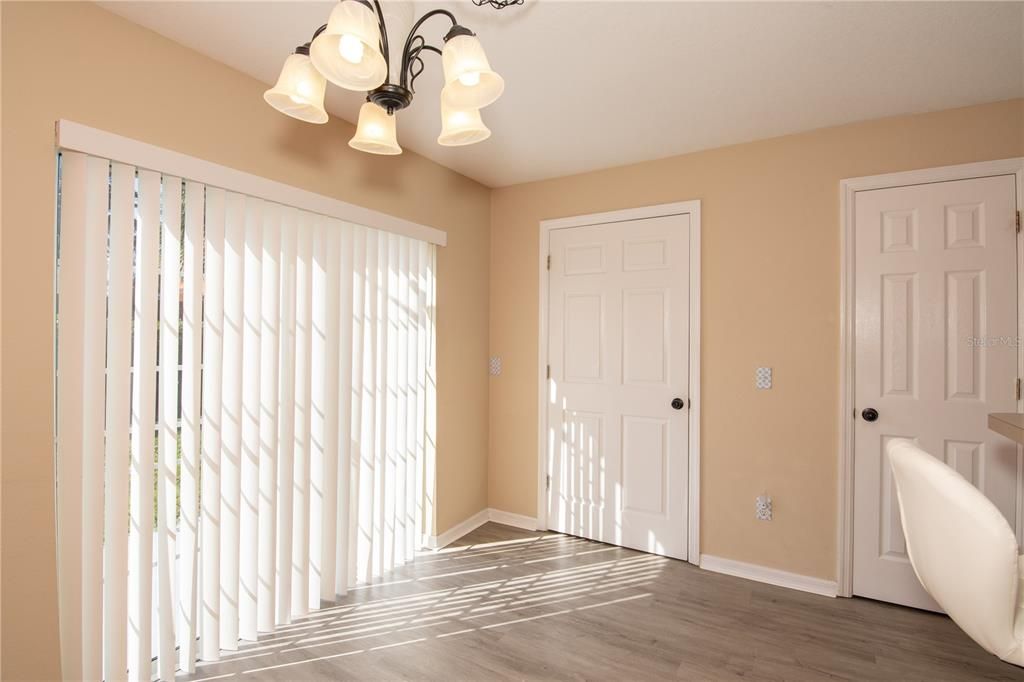 For Sale: $229,900 (2 beds, 1 baths, 960 Square Feet)