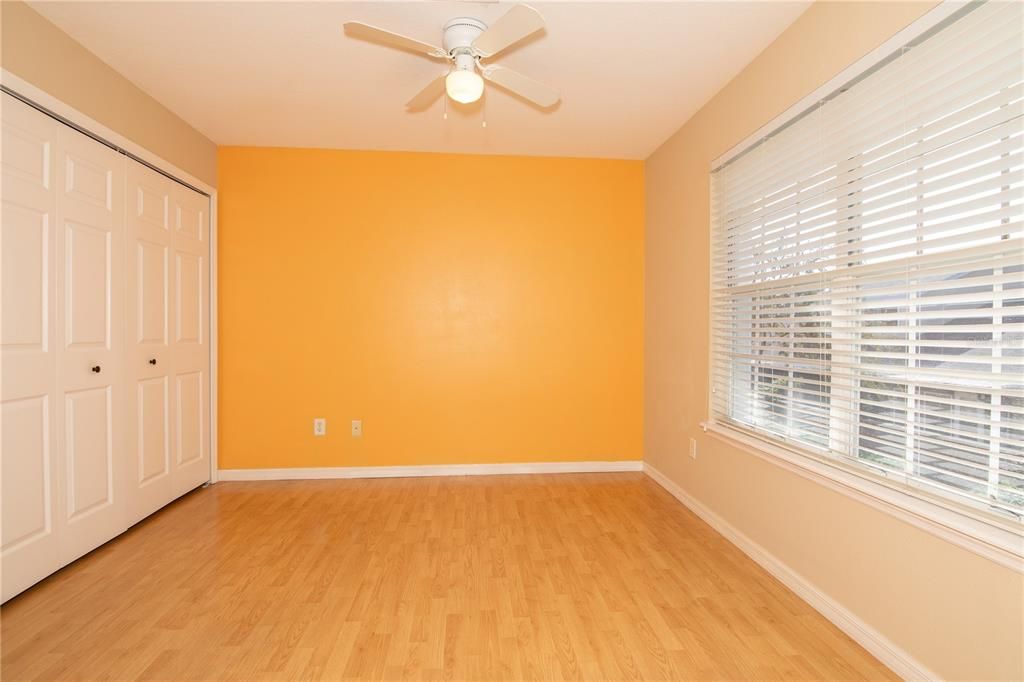 For Sale: $229,900 (2 beds, 1 baths, 960 Square Feet)