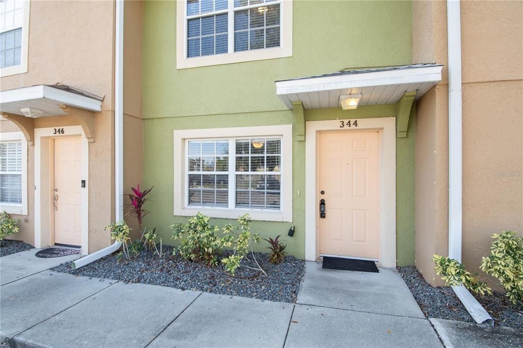 For Sale: $229,900 (2 beds, 1 baths, 960 Square Feet)