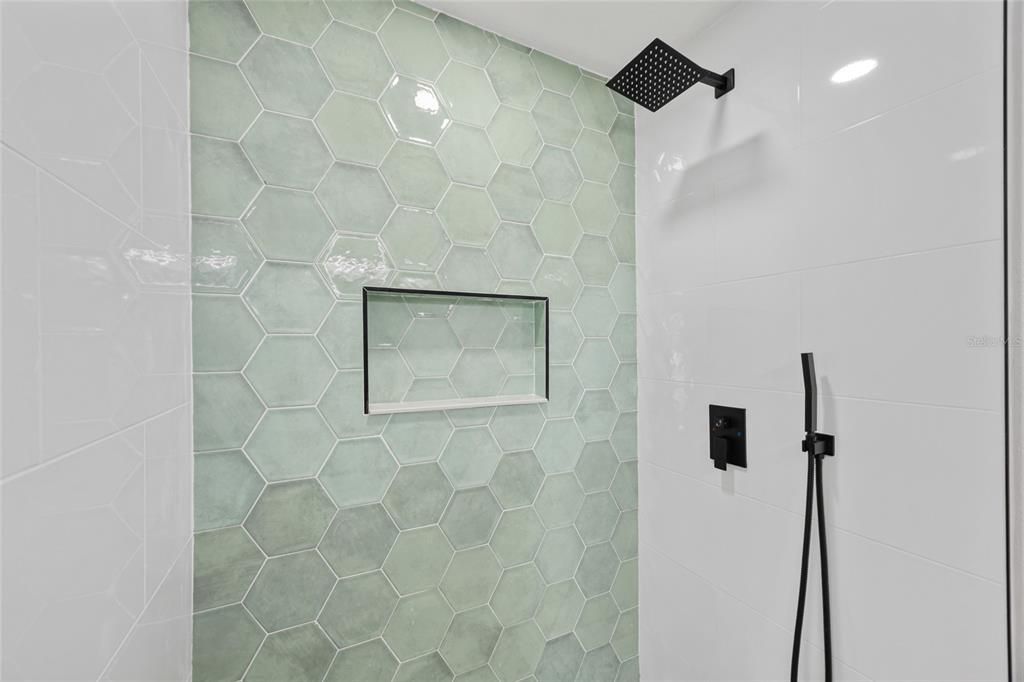 For Sale: $399,000 (3 beds, 2 baths, 1026 Square Feet)