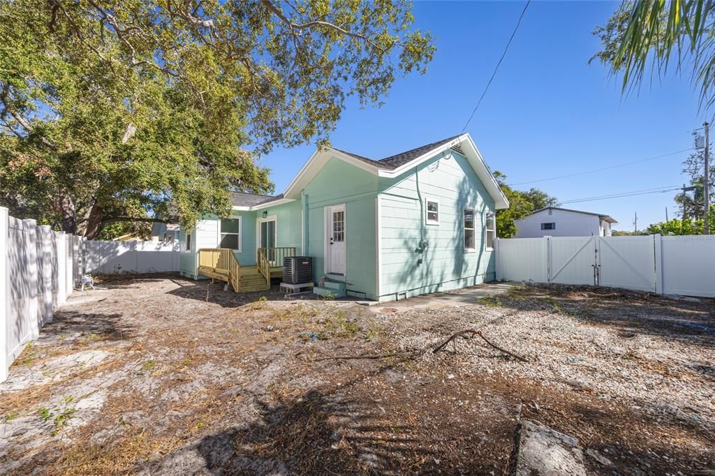 For Sale: $399,000 (3 beds, 2 baths, 1026 Square Feet)