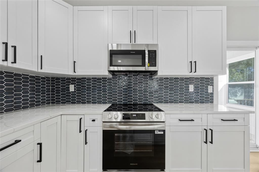 For Sale: $399,000 (3 beds, 2 baths, 1026 Square Feet)