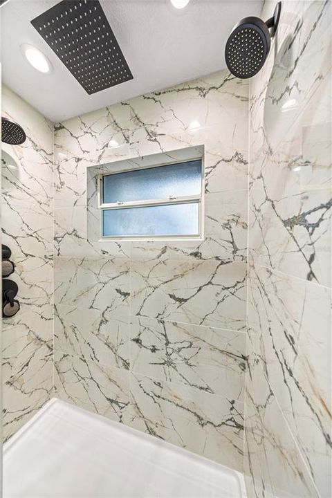 合同活跃: $370,000 (4 贝兹, 2 浴室, 2035 平方英尺)