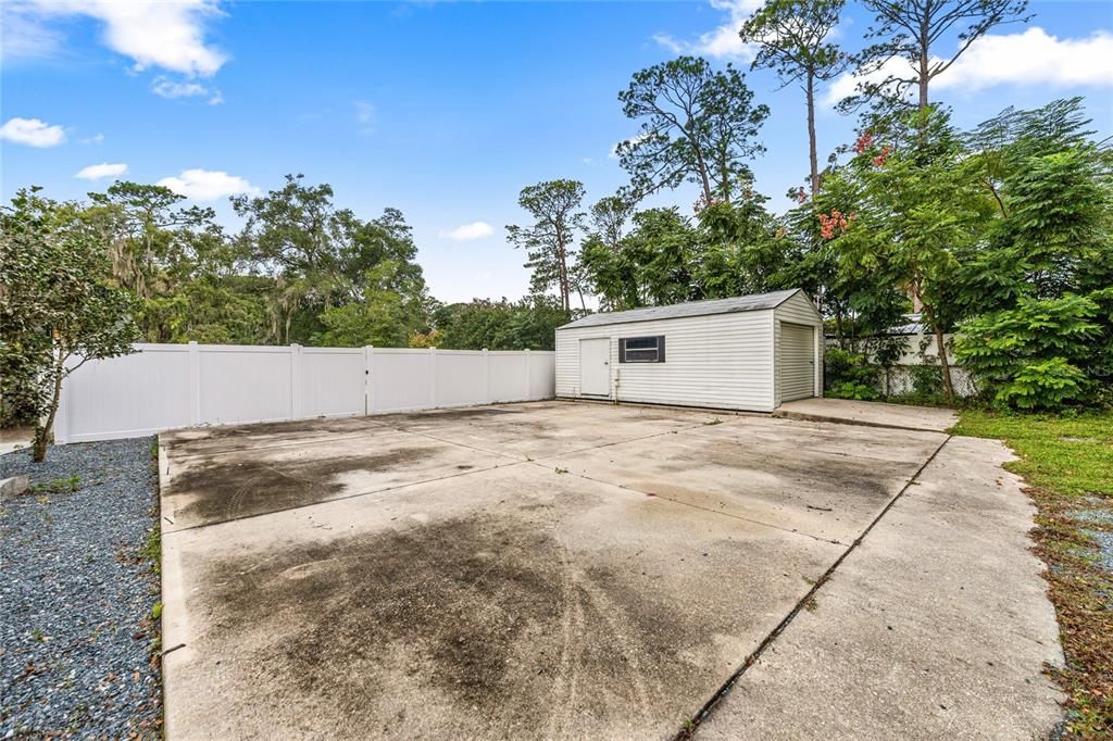 合同活跃: $370,000 (4 贝兹, 2 浴室, 2035 平方英尺)