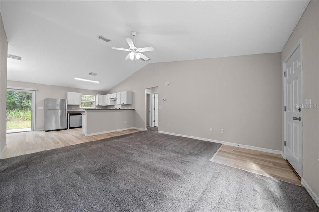 For Sale: $225,000 (3 beds, 2 baths, 1184 Square Feet)