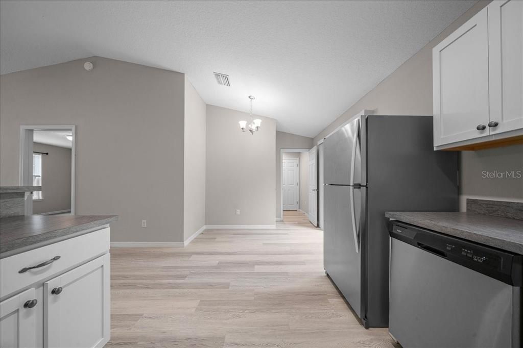 For Sale: $225,000 (3 beds, 2 baths, 1184 Square Feet)