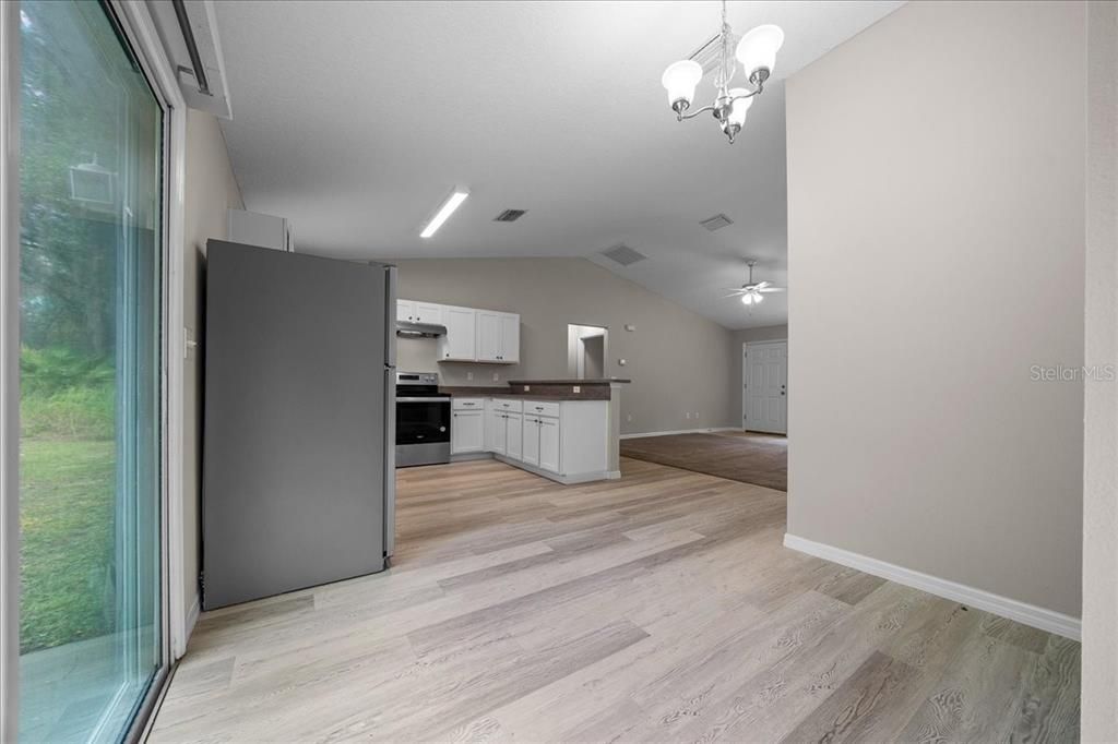 For Sale: $225,000 (3 beds, 2 baths, 1184 Square Feet)