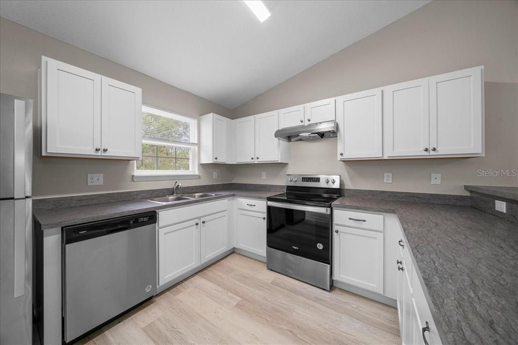 For Sale: $225,000 (3 beds, 2 baths, 1184 Square Feet)