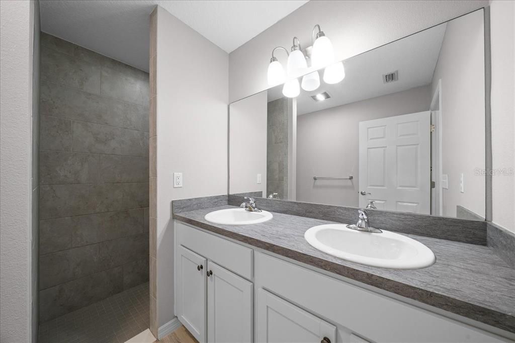 For Sale: $225,000 (3 beds, 2 baths, 1184 Square Feet)