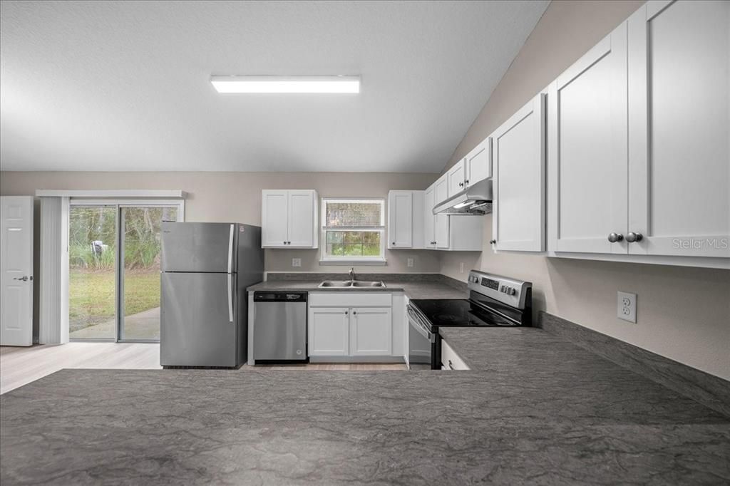 For Sale: $225,000 (3 beds, 2 baths, 1184 Square Feet)