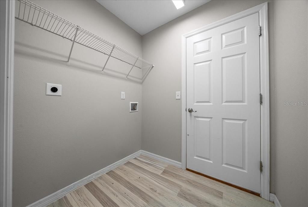 For Sale: $225,000 (3 beds, 2 baths, 1184 Square Feet)