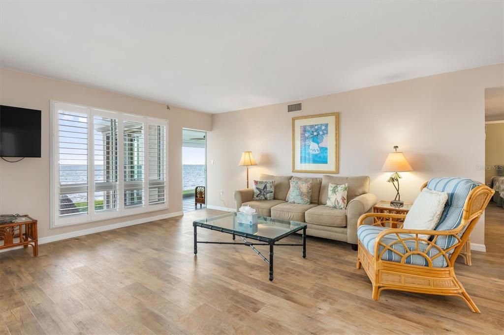 Active With Contract: $325,000 (2 beds, 2 baths, 1751 Square Feet)