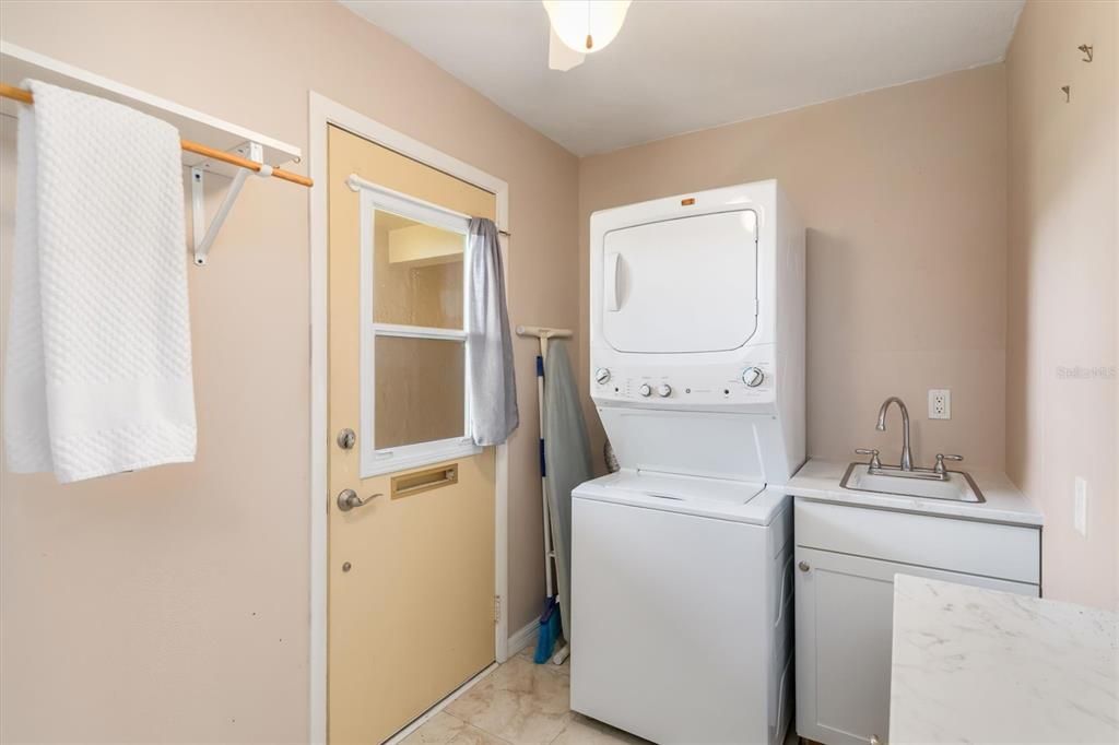 Active With Contract: $325,000 (2 beds, 2 baths, 1751 Square Feet)