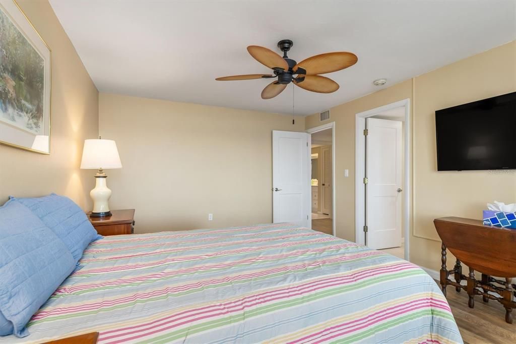 Active With Contract: $325,000 (2 beds, 2 baths, 1751 Square Feet)