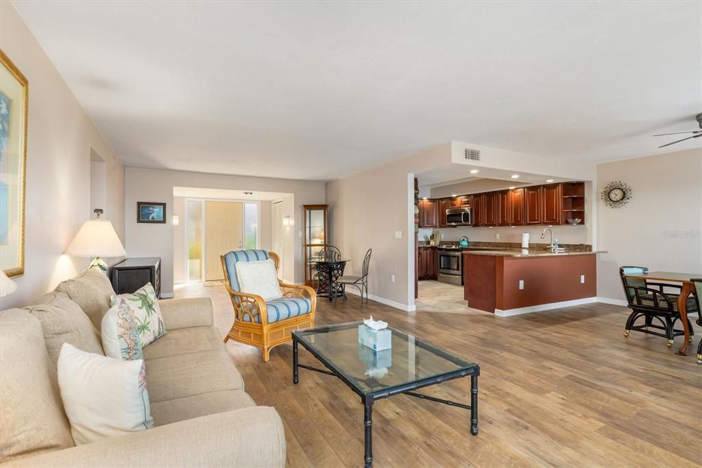 Active With Contract: $325,000 (2 beds, 2 baths, 1751 Square Feet)