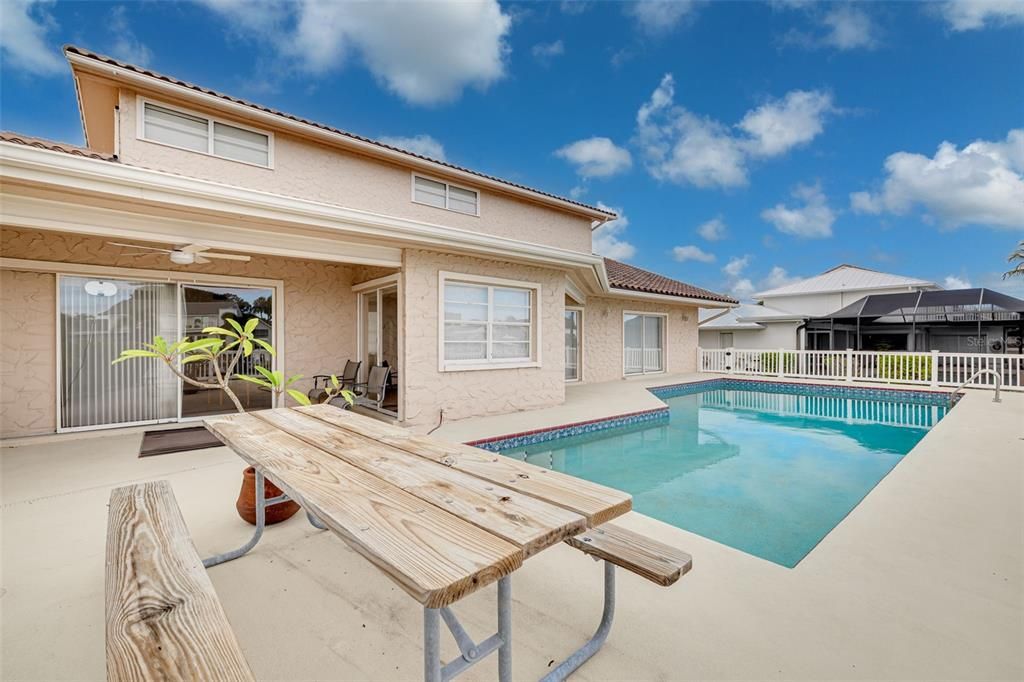 For Sale: $1,850,000 (5 beds, 4 baths, 3430 Square Feet)