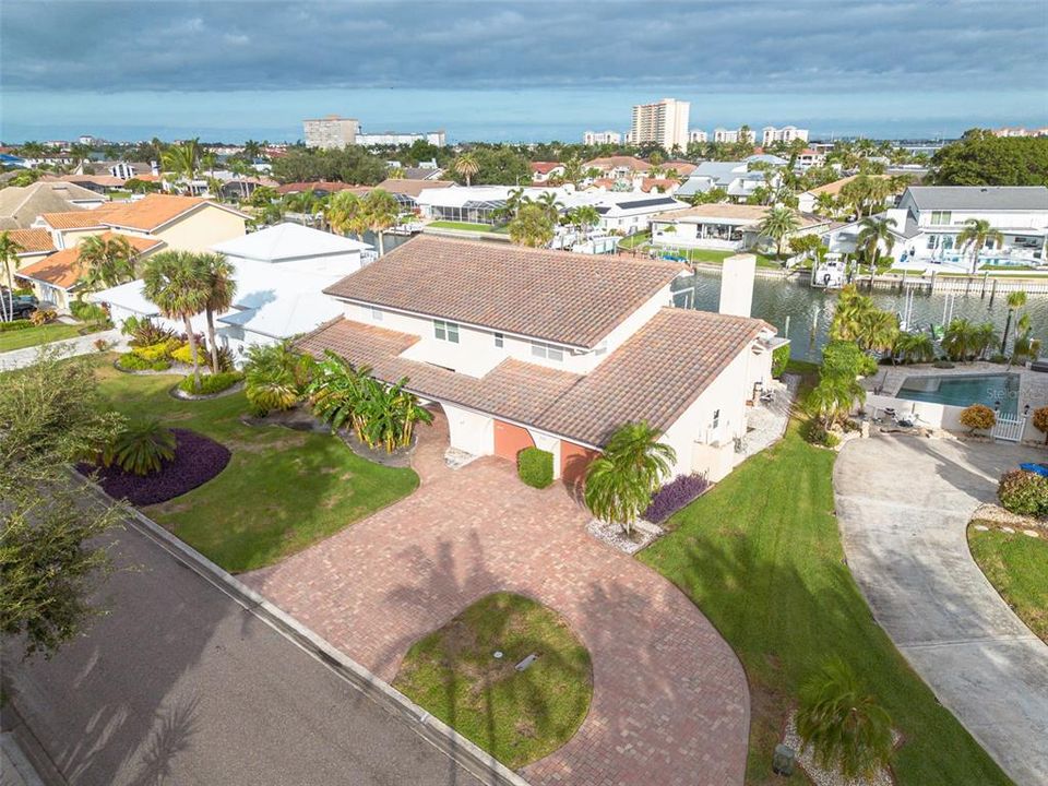 For Sale: $1,850,000 (5 beds, 4 baths, 3430 Square Feet)