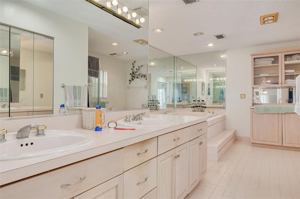 For Sale: $1,850,000 (5 beds, 4 baths, 3430 Square Feet)