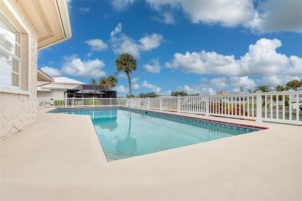 For Sale: $1,850,000 (5 beds, 4 baths, 3430 Square Feet)